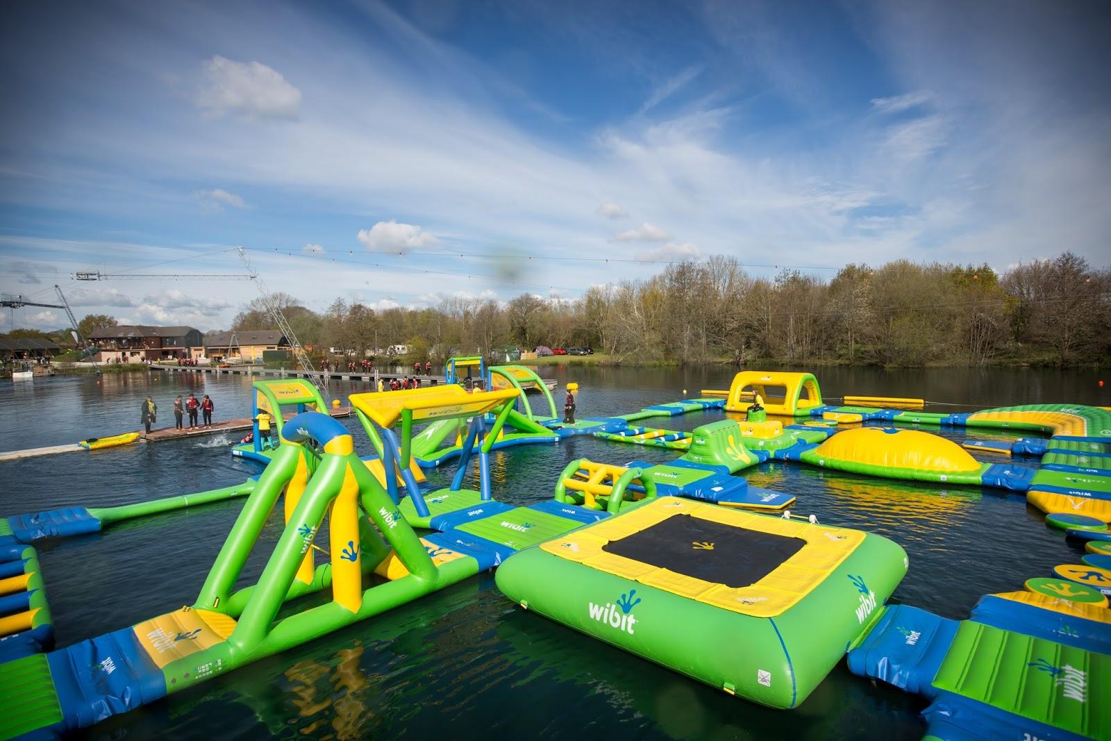 水上乐园,内有极速滑道terror torrent和kraken,挑战心跳的eruption