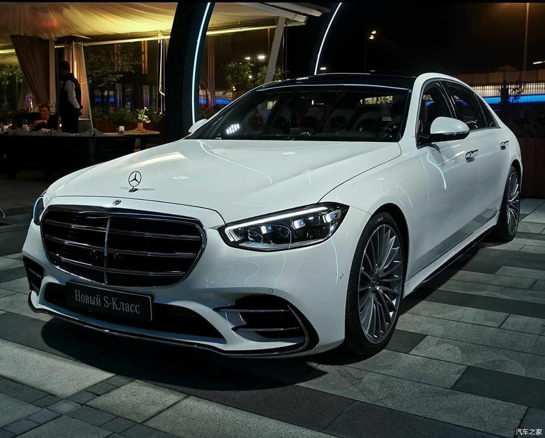 全新一代的奔驰s级的外观采用了全新的设计,它的内