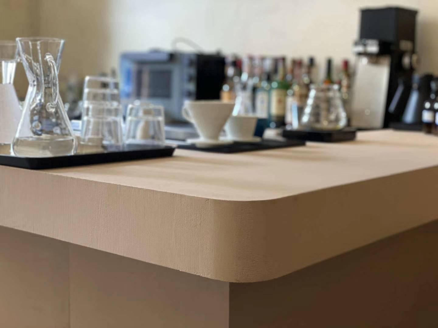 得益于微水泥耐磨,附着力强,防水,疏油疏水,防火