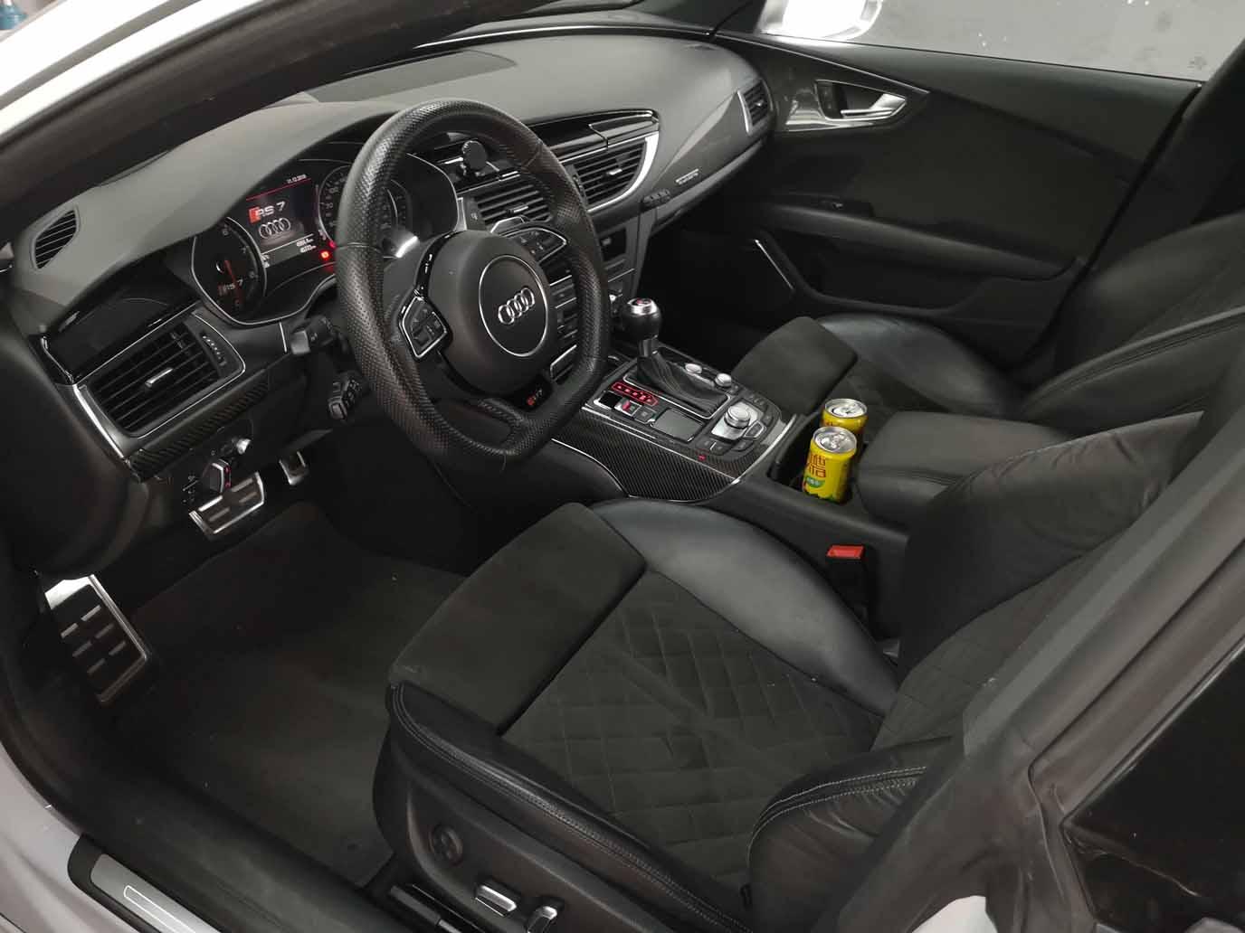 新车180万的西装暴徒奥迪rs74年蒸发一百万何解