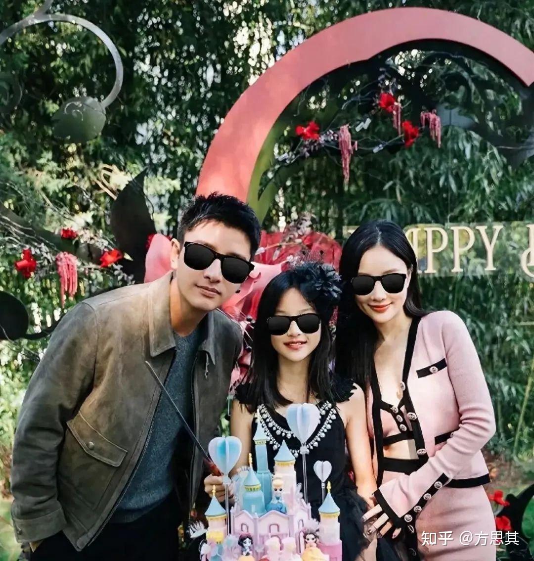 贾乃亮恋情官宣新女友女主身影似旧前妻李小璐深夜独白释怀等你4年