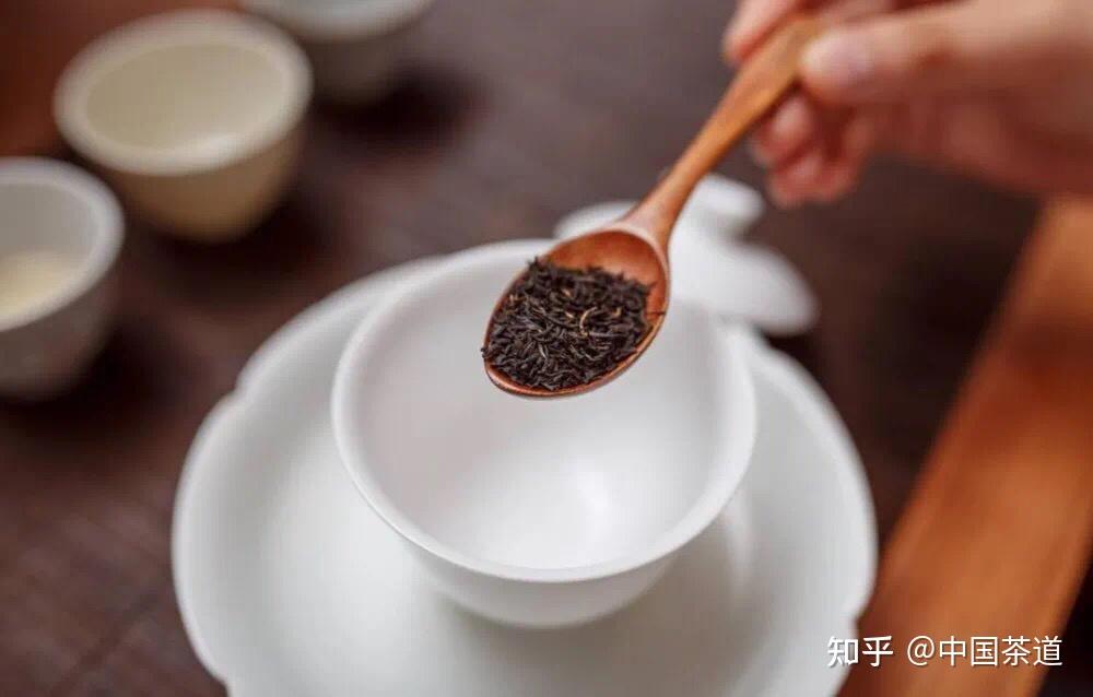 晚上喝紅茶與喝綠茶有什麼不同會影響我睡覺嗎