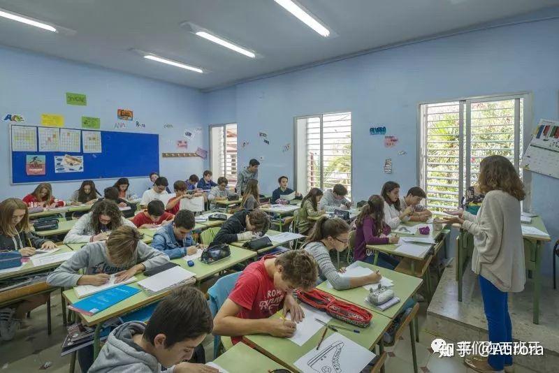 义务中学教育(eso)是西班牙从1994-95年启用的教育体系,旨在为12至16