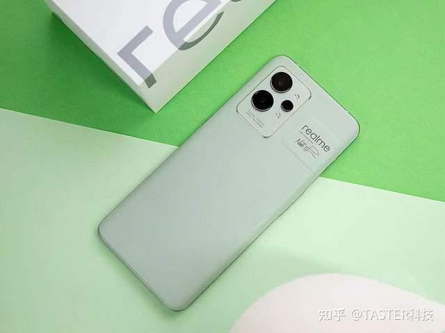 红米k50电竞以及小米12硬碰硬,那么oppo系品牌realme gt2 pro作为曲屏