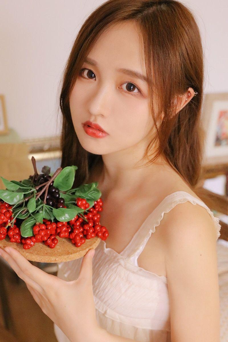 又纯又欲美女写真壁纸闻道谪仙歌妙语要与佳人学画眉