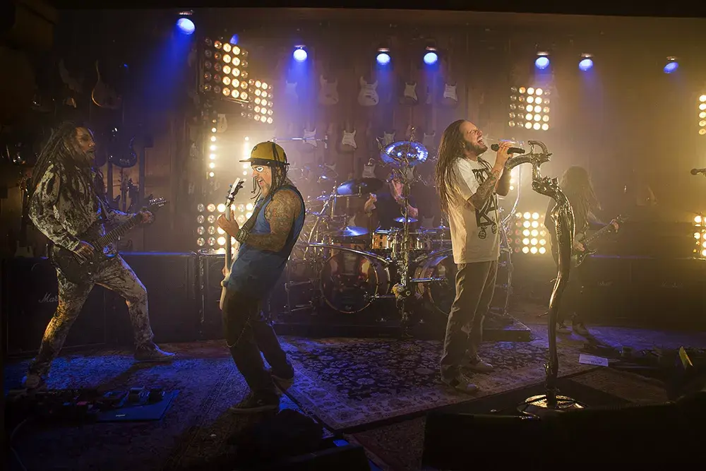 至于像pavement这样的乐队,他们对吉他solo的态度反讽意味更强;等到硬