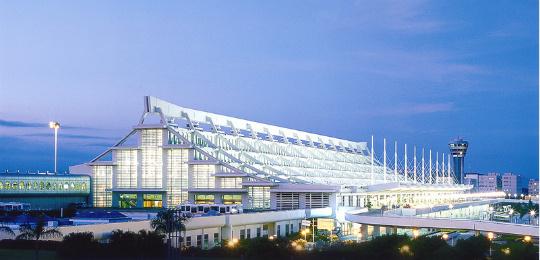 厦门高崎国际机场t3航站楼相比来说,厦门机场的建筑意向就很清晰了.