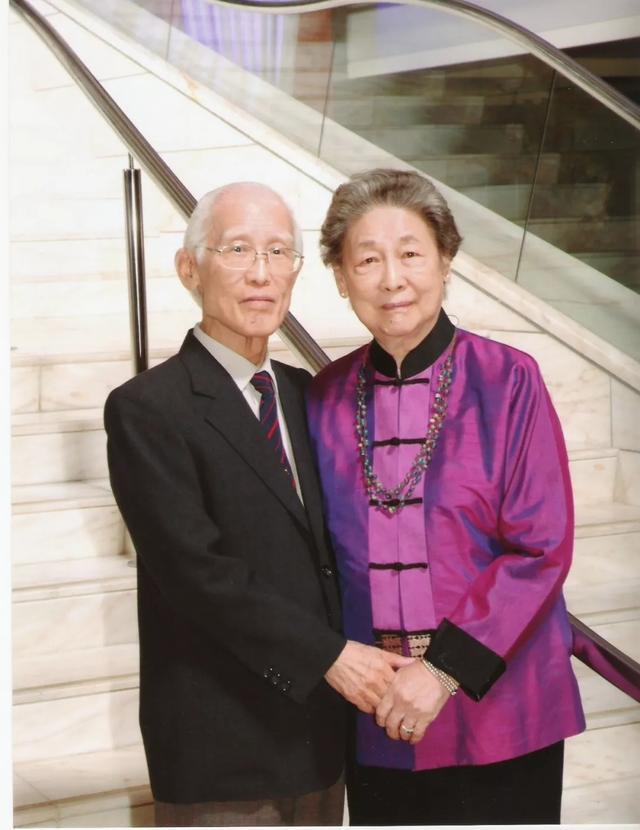 你不知道的余光中喜欢披头士在阿拉斯加买戒指送夫人