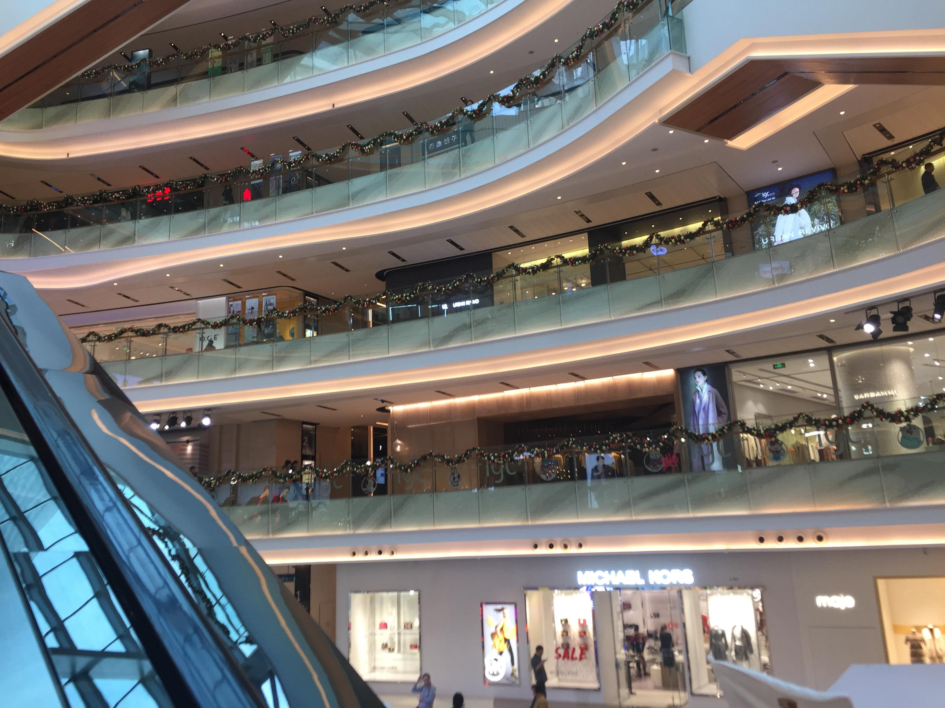 2:天汇广场 by 新鸿基太古汇是广州主要的奢侈品购物中心,商场只有