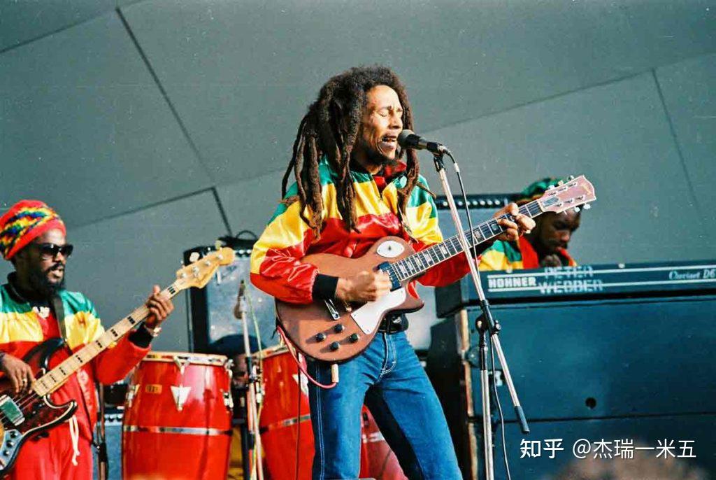 雷击顿是西班牙语「reguetón」的音译,这个名词可能听