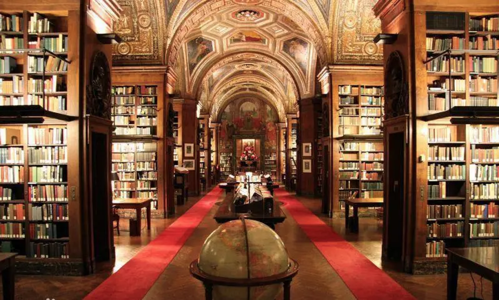 j同学超级喜欢纽约大学的图书馆,尤其是十楼的自习室!