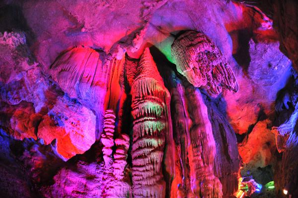 天河潭:来贵阳不能错过的美景(湖光山色和神奇的溶洞景观) - 壹游酷