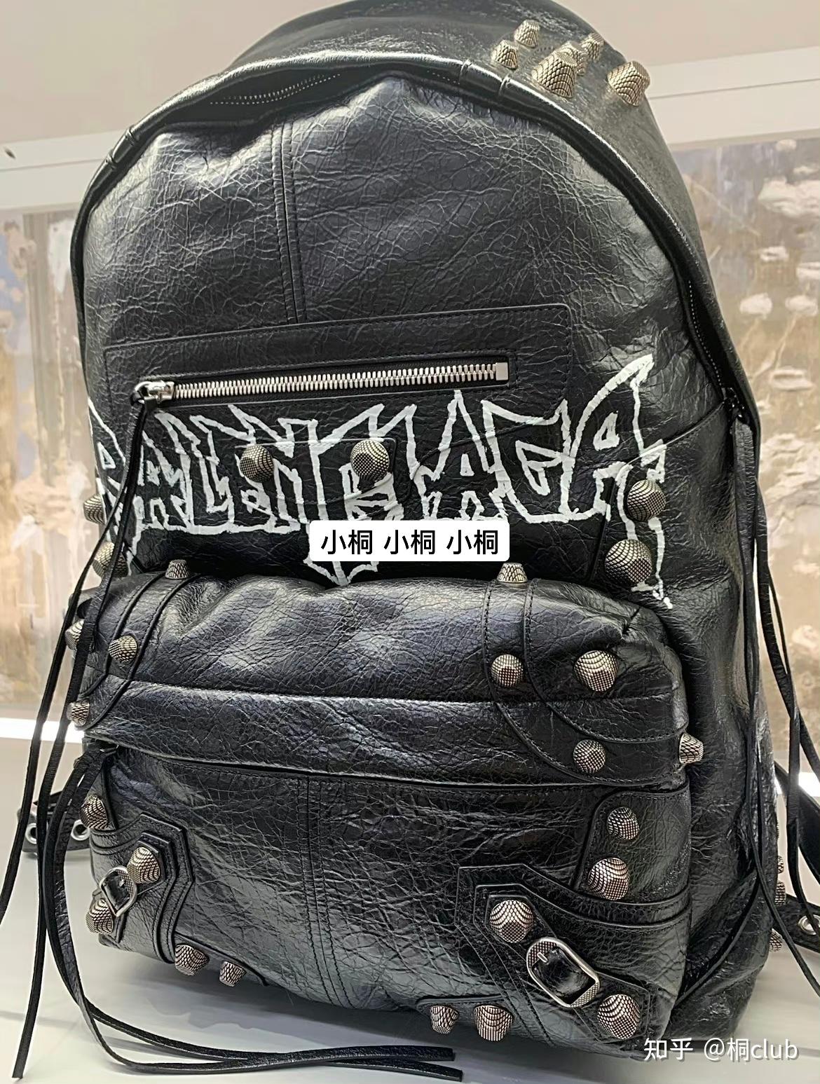 男人必须"装"起来!巴黎世家龙年限定涂鸦金属铆钉羊皮双肩包|涂鸦牛皮