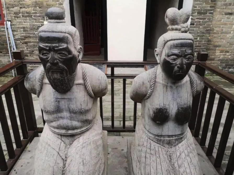 秦桧老婆的胸,是谁摸黑的?