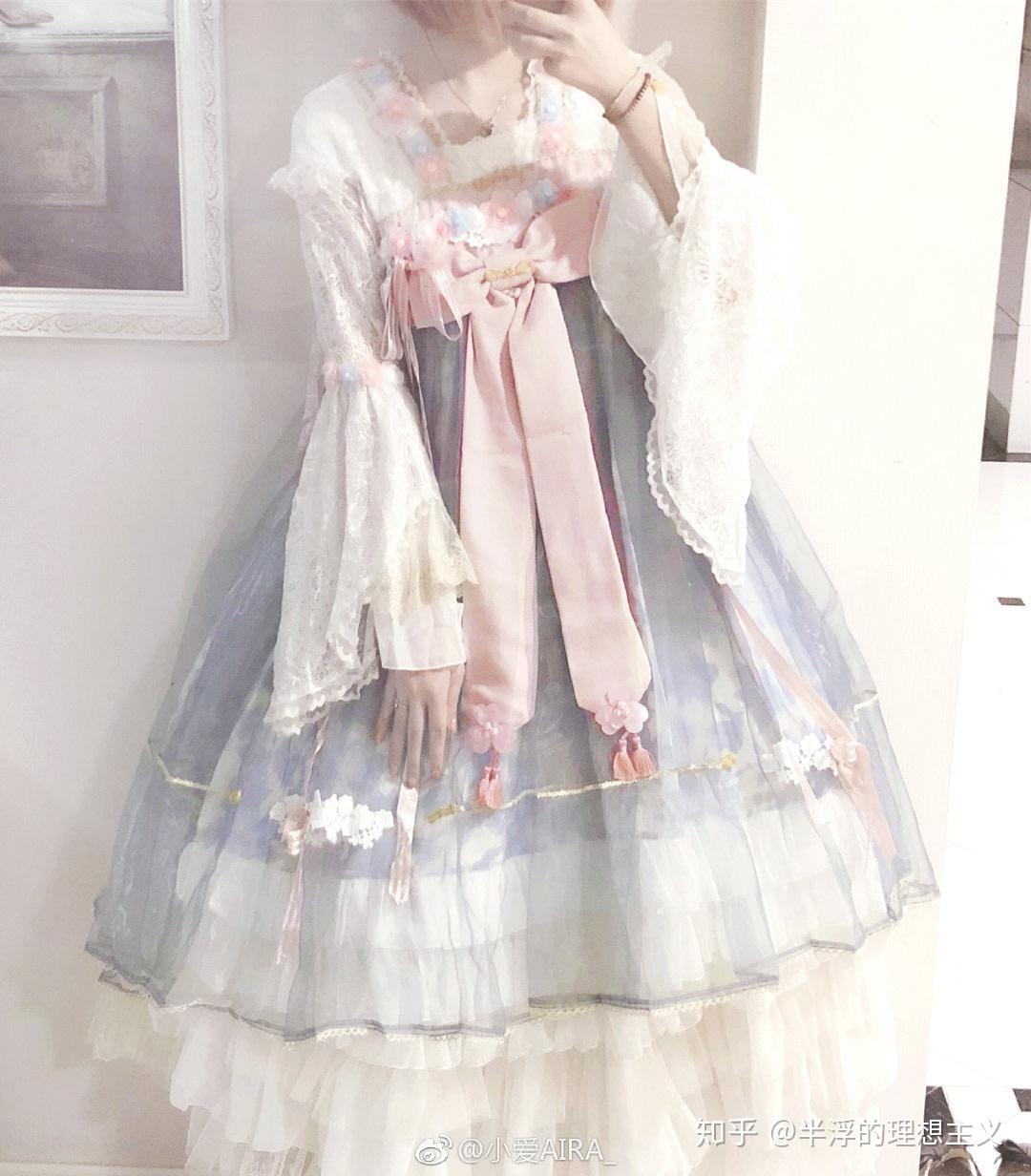 你见过最美的 Lolita 裙是什么样的?