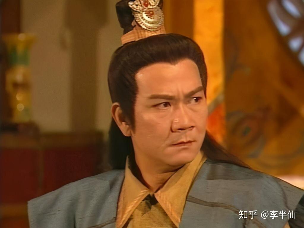 段正淳的家臣巴天石,朱丹臣二人追上了段誉,给段誉他父亲的书信,要求