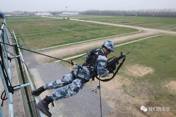 战术重构与领袖更替詹姆斯入主快船后的阵容化学反应分析