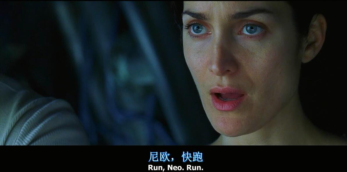 在尼奥要对战史密斯的时候,崔妮蒂在说:快跑!为什么要跑?