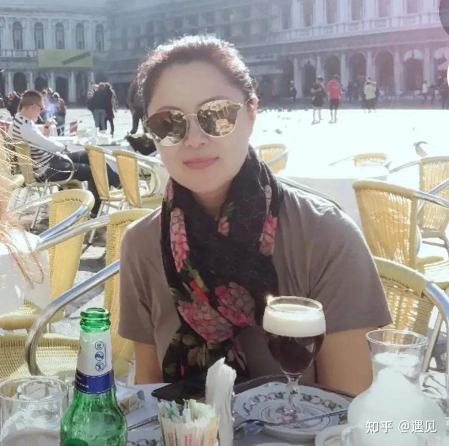 他是国家一级演员,娶初恋为妻生一女,相守三十年恩爱如初惹人羡 - 知乎