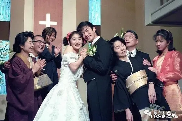 结果在剧里傻傻的,一直被常盘贵子扑倒↓↓紧接着,又搭档织田裕二演