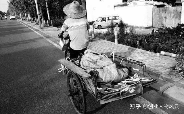 宗庆后42岁蹬三轮创业3次问鼎首富浪潮之巅依旧人间清醒