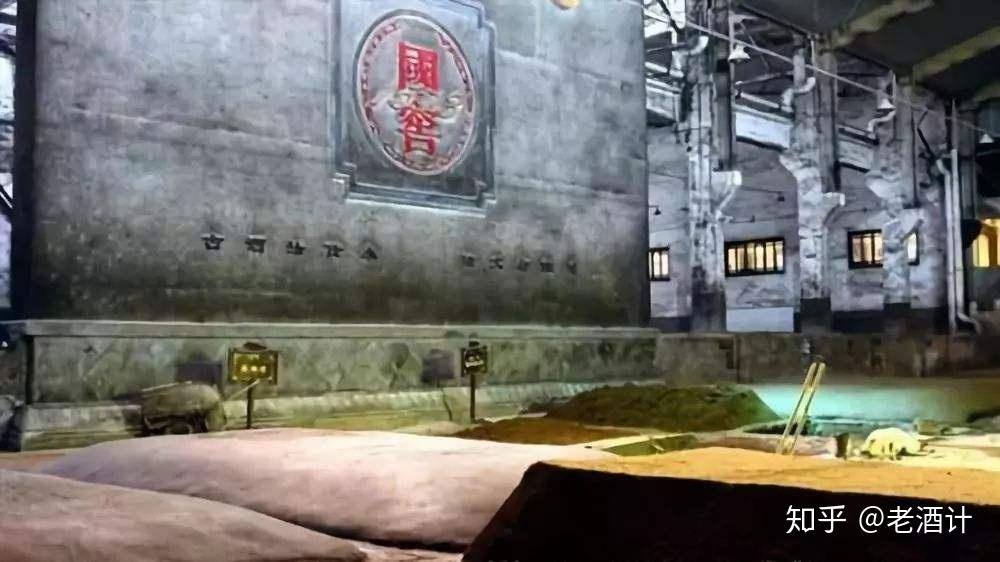泸州老窖的1573国宝窖池群1996年成为行业首家全国重点文物保护单位