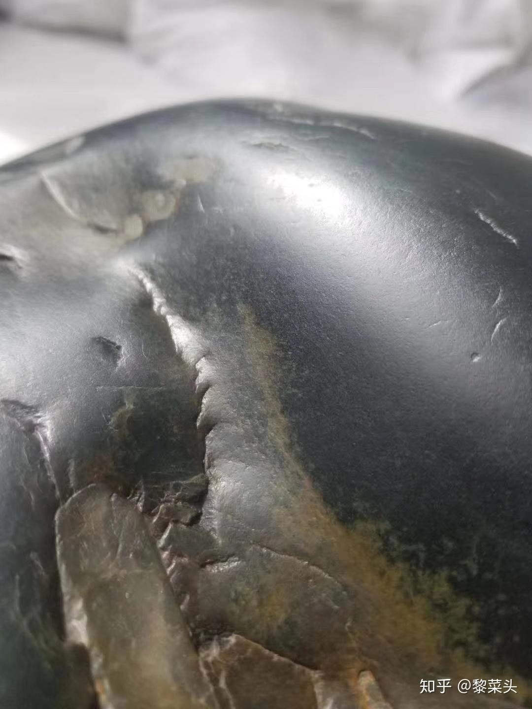 黑青籽料的光圈并非越小越好