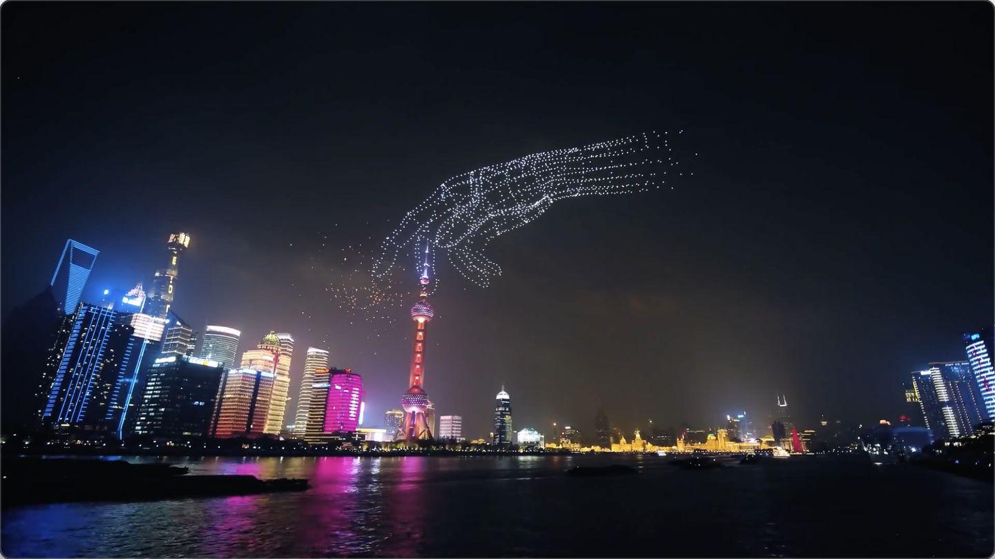 上海外滩无人机品牌广告宣传表演如何收费为您带来上海外滩无人机空中