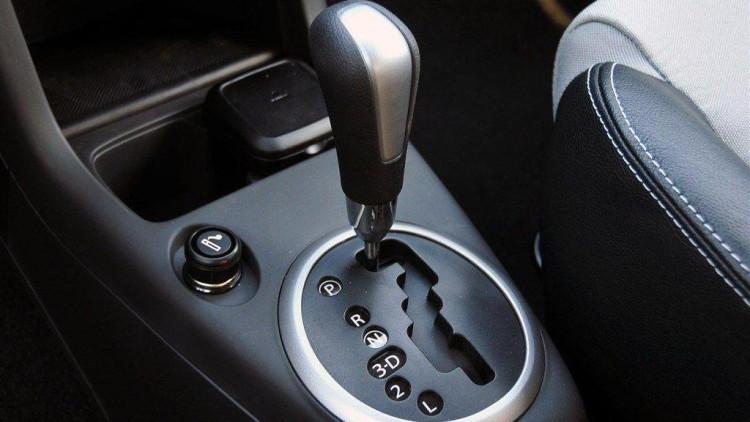 档位上的字母"r",表示英文单词"reverse",中文意思就是"倒退,相反和倒