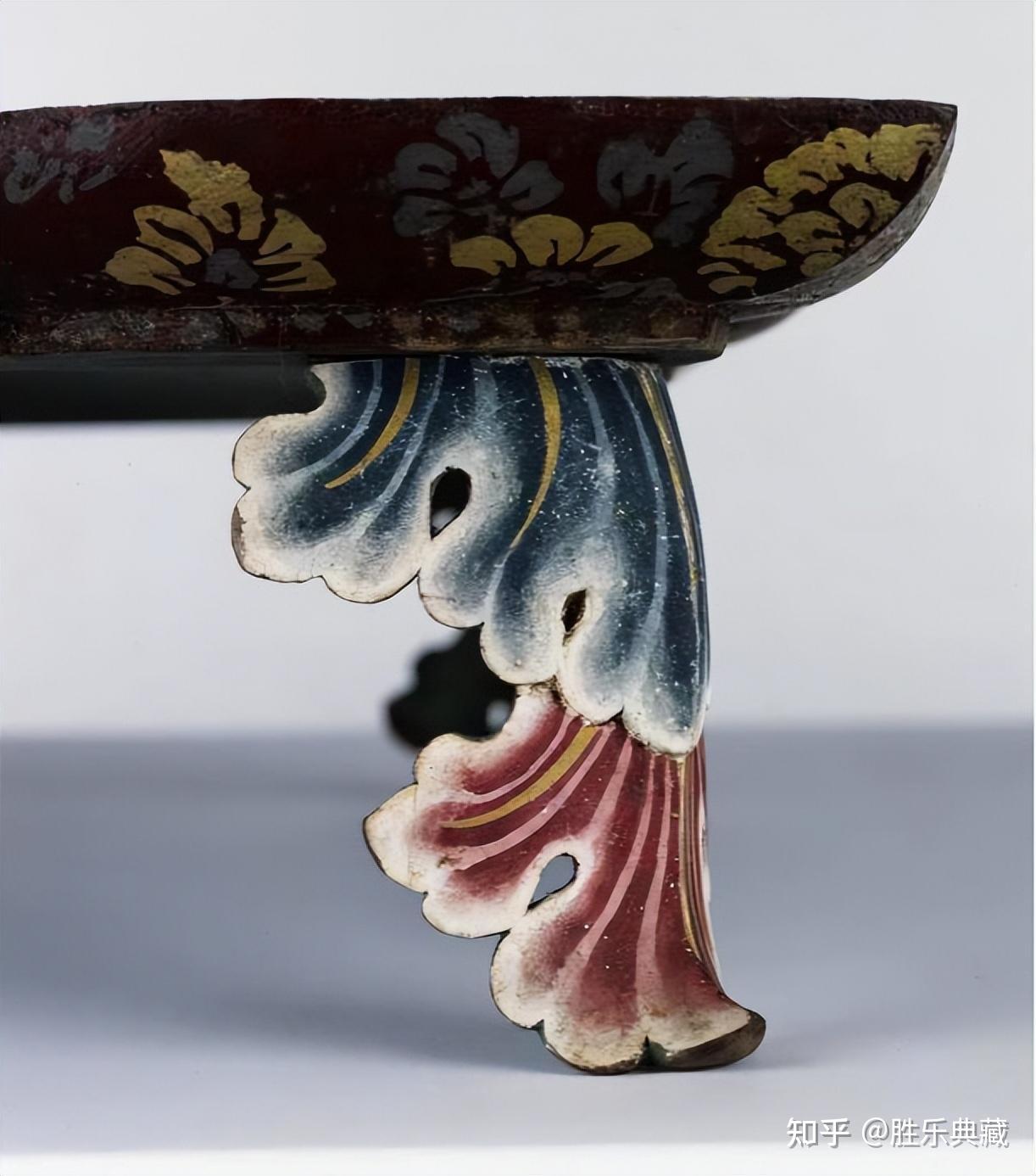 南仓31赤地鸳鸯唐草纹锦大幡脚端饰 南仓180这件应是在圣武天皇驾崩后