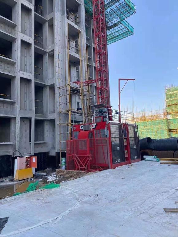 高标准节并附墙支撑→安自动施工升降机必须制定详细的安装和拆卸计划