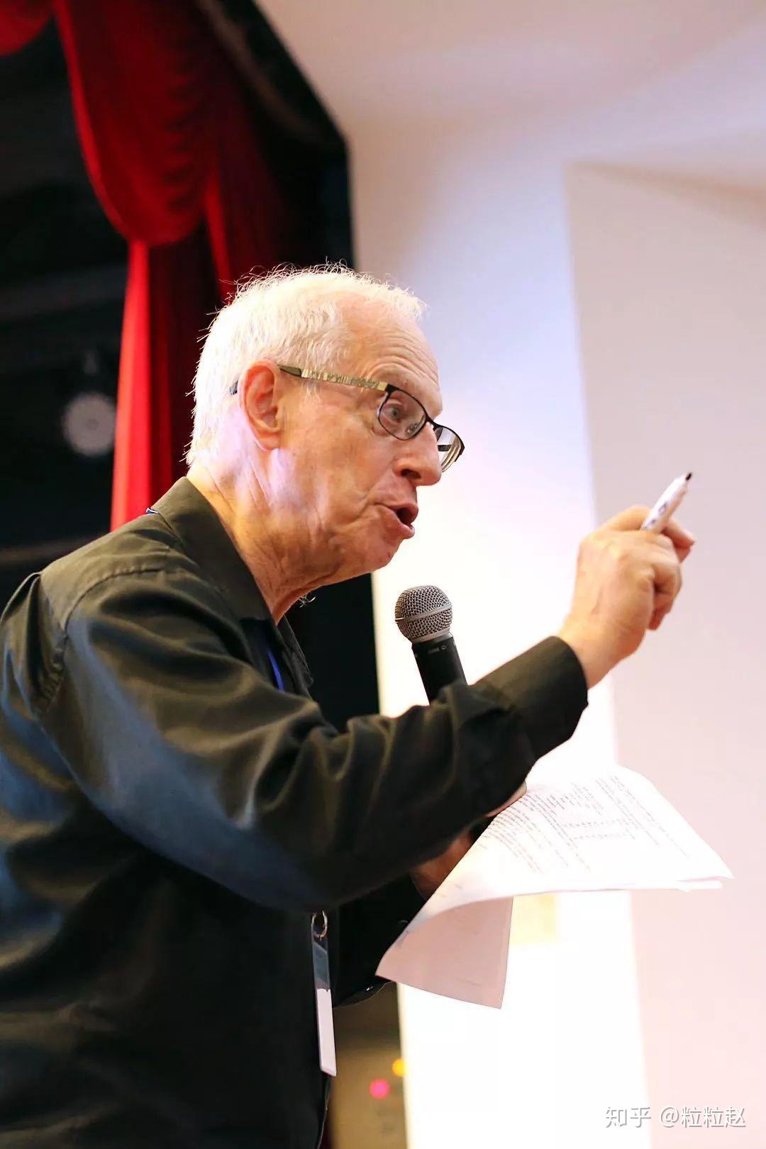 stephen krashen(克拉申教授)的可理解性输入假说而进行的一系列的