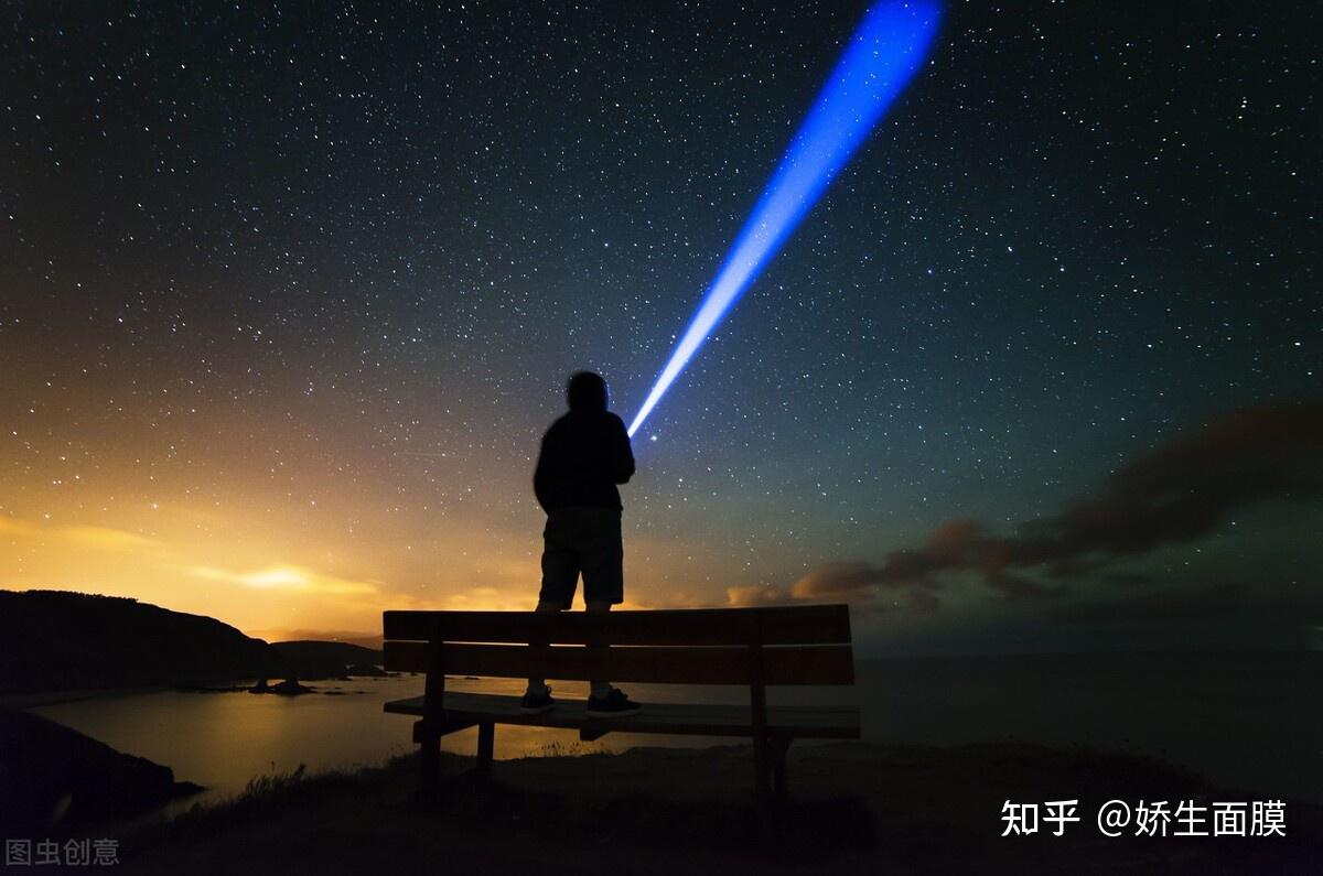 12,后来烟雨落盛京,一人撑伞两人行11,遇到一个对的人,笑容就会比眼泪