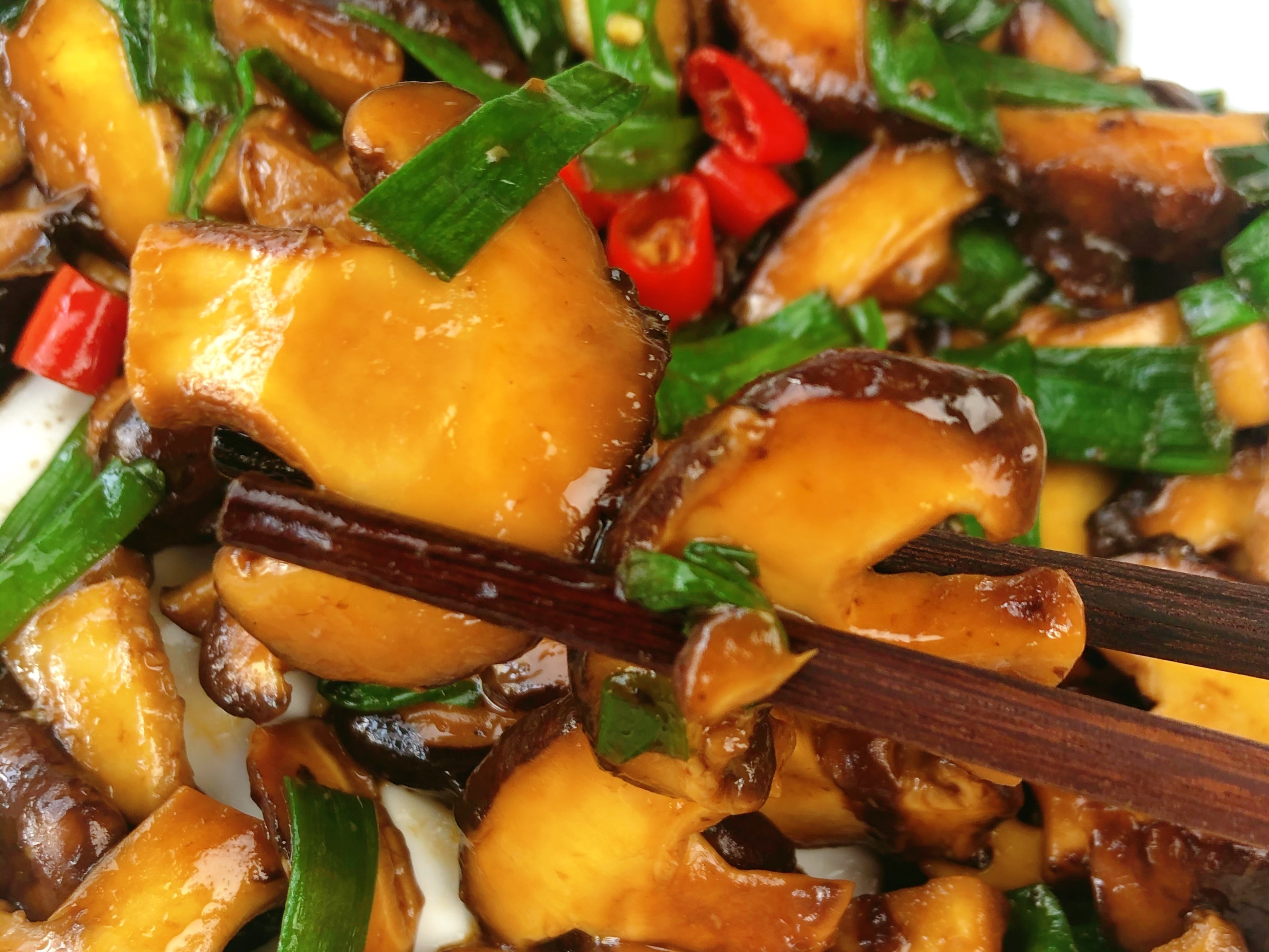 家常菜爆炒香菇