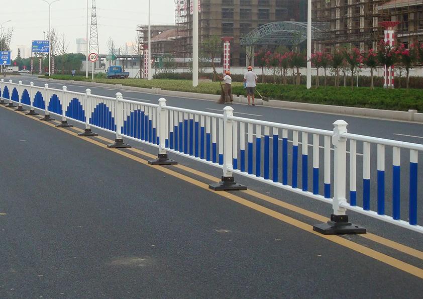 关于道路交通设施——护栏的功能与设置要求