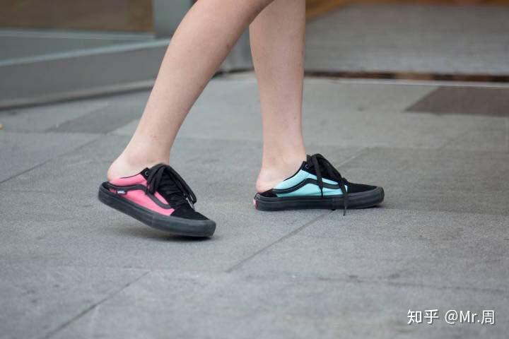踩鞋后跟是怎么流行的这样的穿法你是否接受
