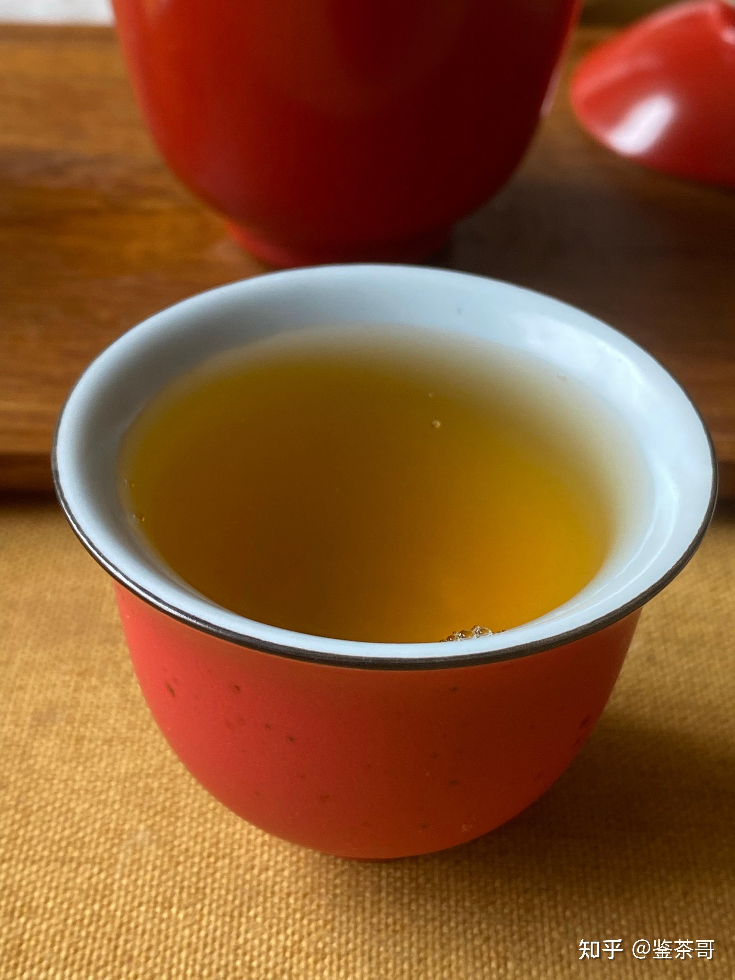 3,第三泡还是入口就苦,苦底重,但滋味足,茶汤黏稠度高,回甘持久,难怪