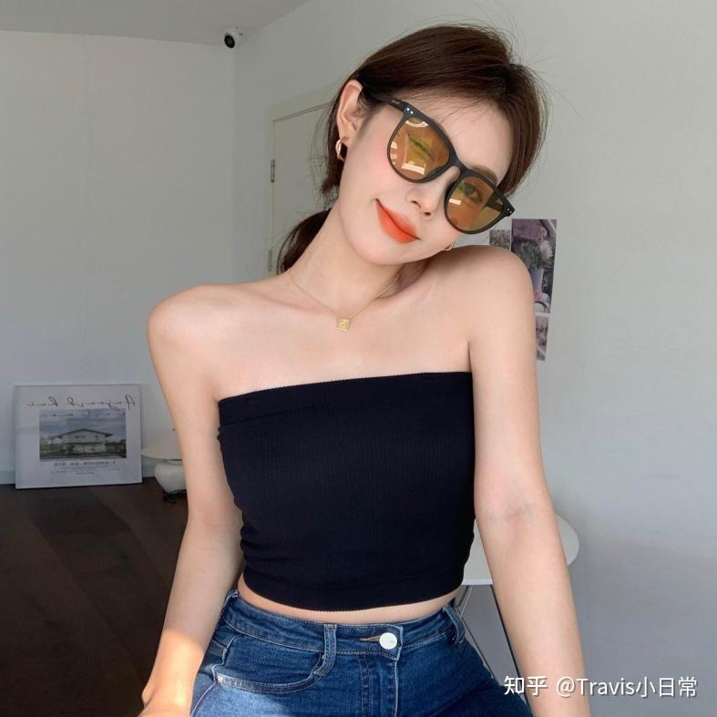 平胸妹子如何穿抹胸衣服?