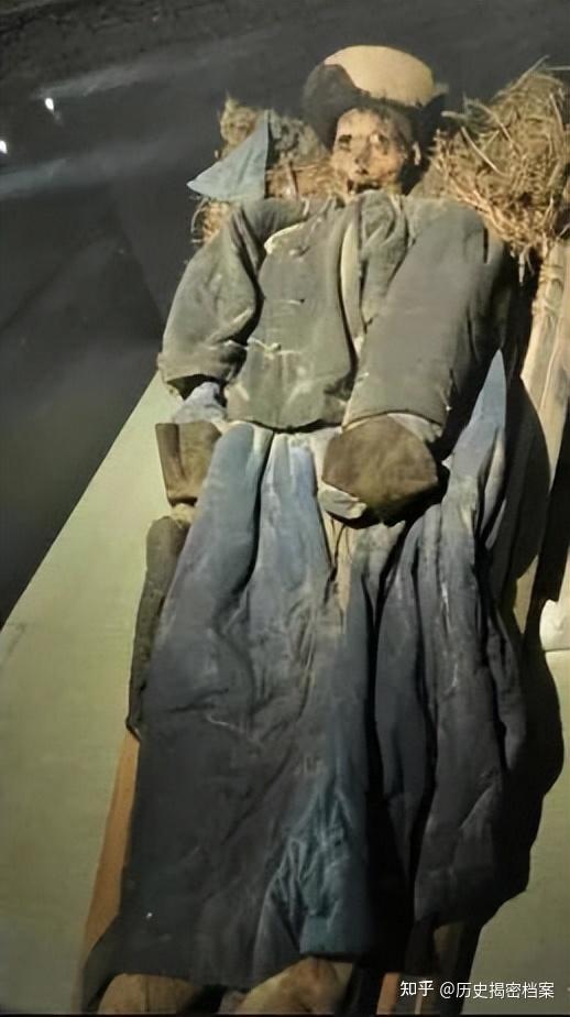 2015年新疆放羊老汉发现一具清朝干尸专家调查曾是左宗棠部下