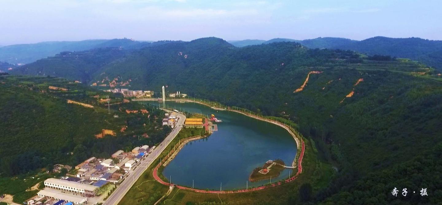 黄龙县首届短视频无人机航拍大赛鸟瞰龙湖景区体验水上运动