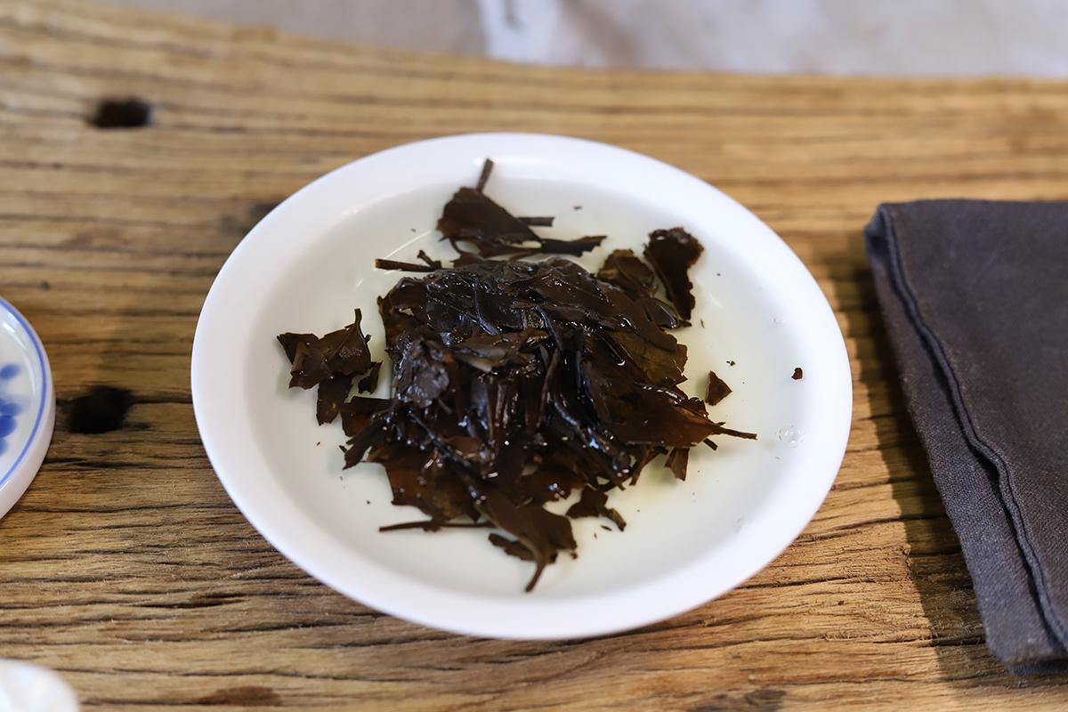 喝一个云南老树白茶茶汤润感觉有肉有厚实感