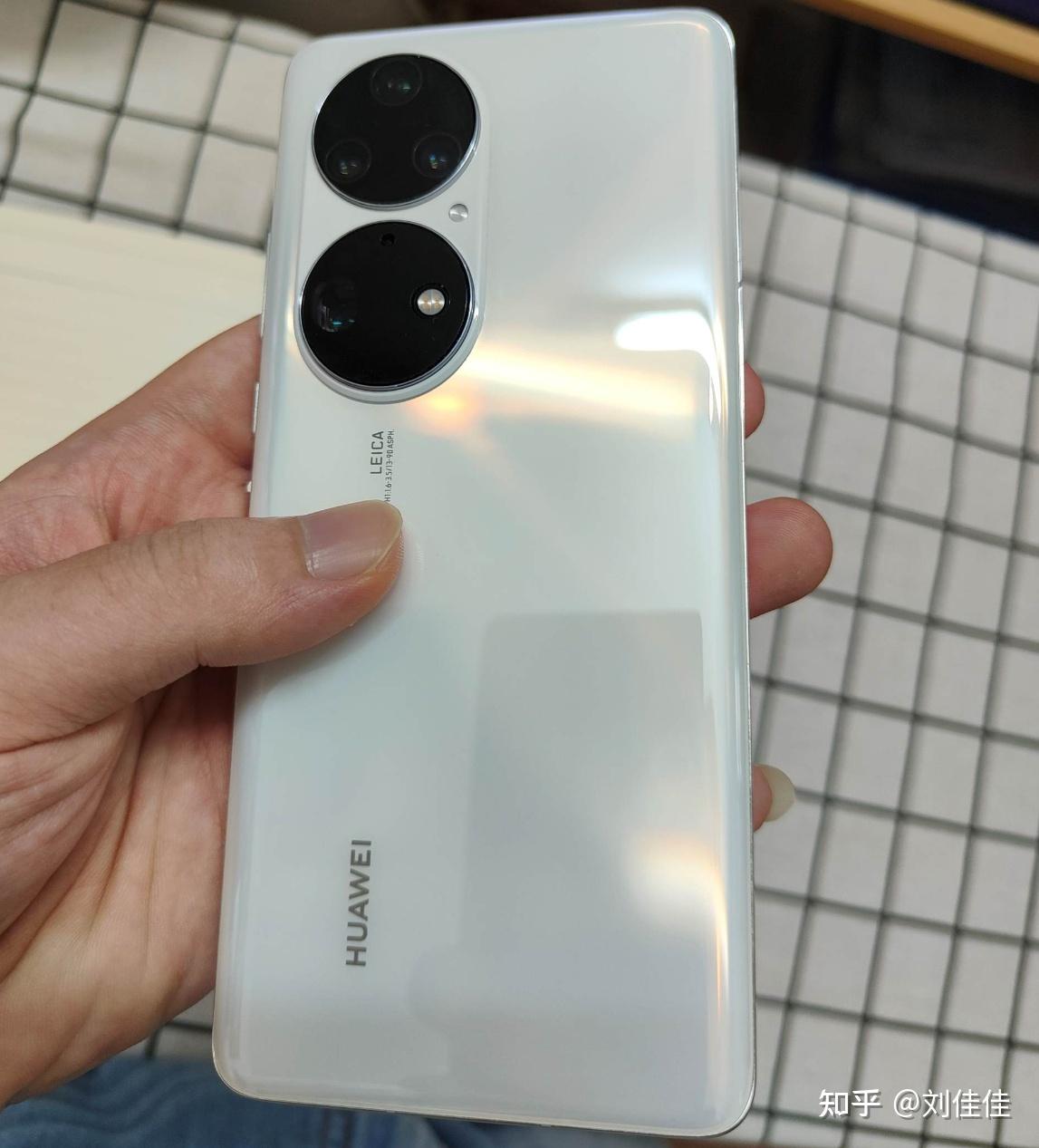 销量: 20万点评:华为p50pro搭载骁龙888,虽然功耗较高,不适合重度游戏