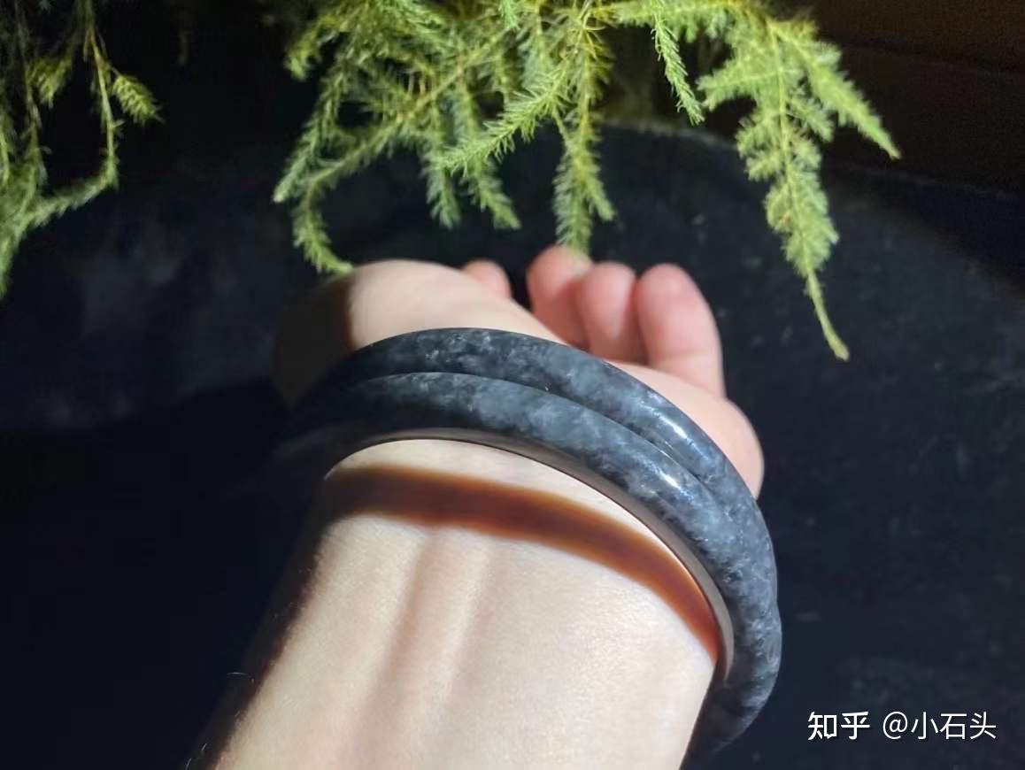 乌鸡种的翡翠手镯值不值钱