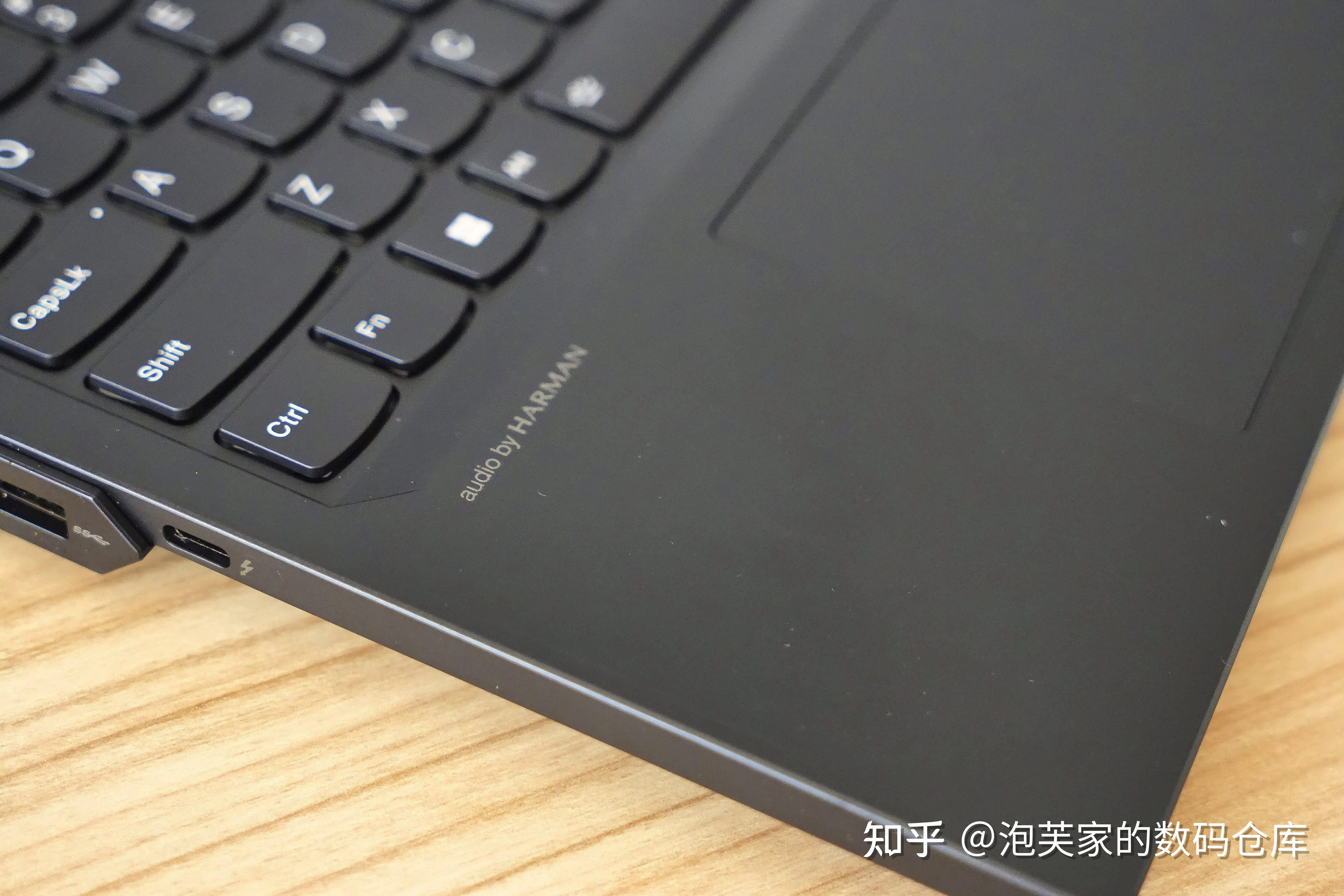 感受屏幕方面是16:10比例的2560*1600 240hz高刷屏,ips材质,100% cii