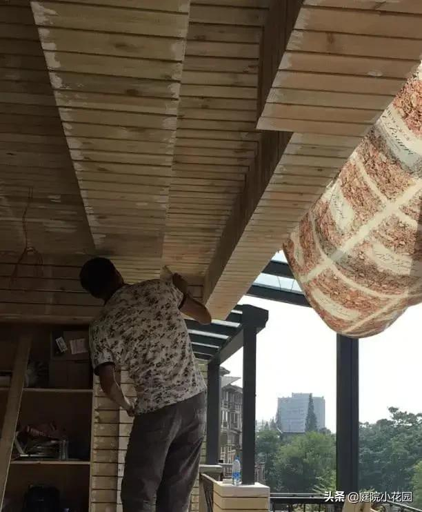 为了一个露台,坚持买了顶楼房,改造成“露台花园”美翻了 - 知乎