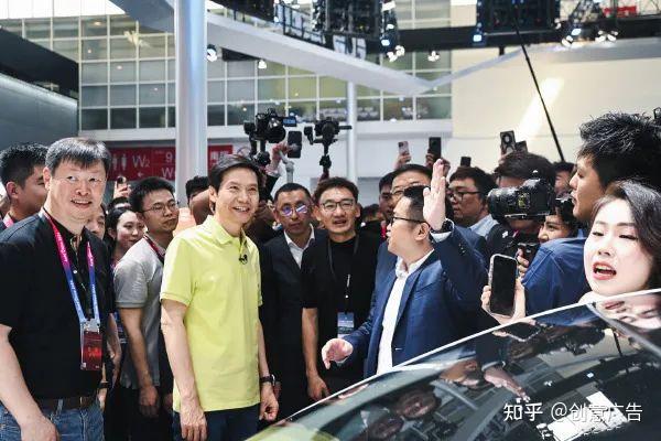 从"多巴胺"到"薄荷曼波",流行穿搭换个马甲就能继续火?