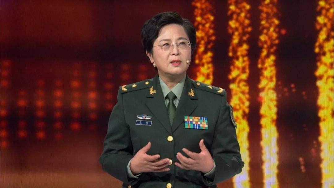 与钟南山和李兰娟齐名这位抗疫的硬汉女少将究竟有多牛
