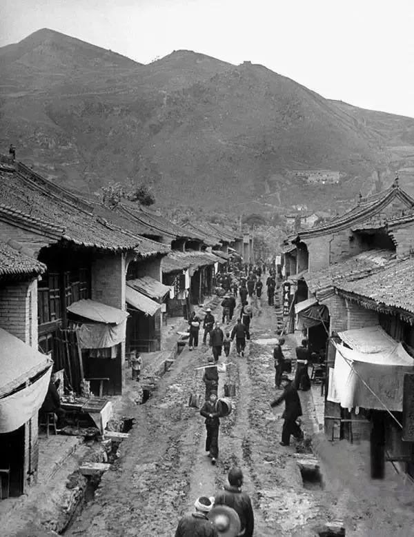100年西安老照片:可以看到100年前的大雁塔,小雁塔,钟楼