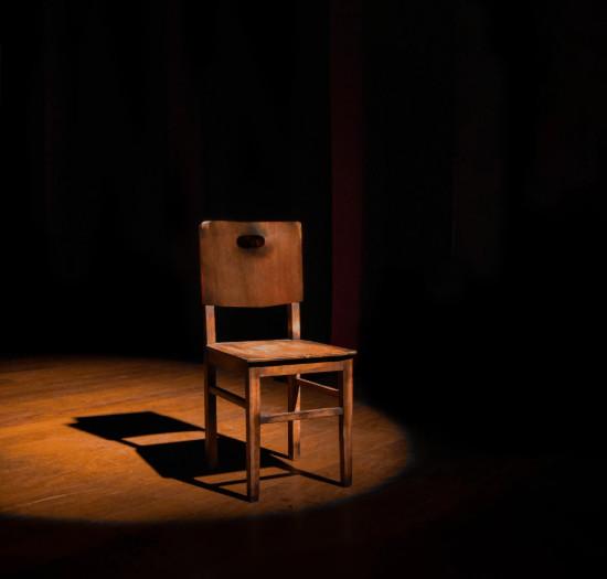 5 该哭就哭出来吧 空椅子疗法 在一个安全的环境里,放一把空椅子.