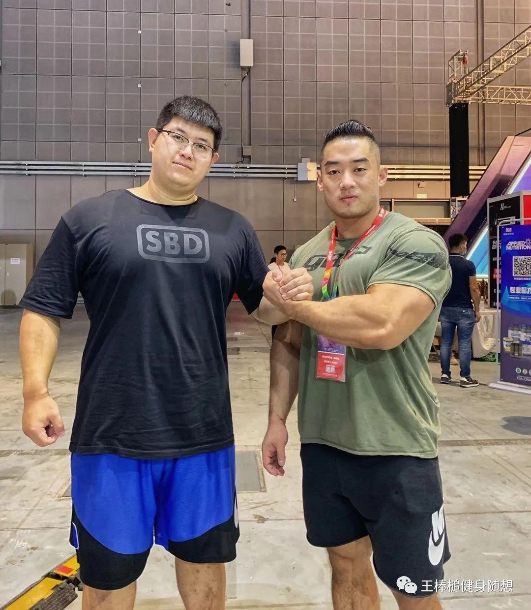 身为体重一百公斤的肌肉男是什么体验